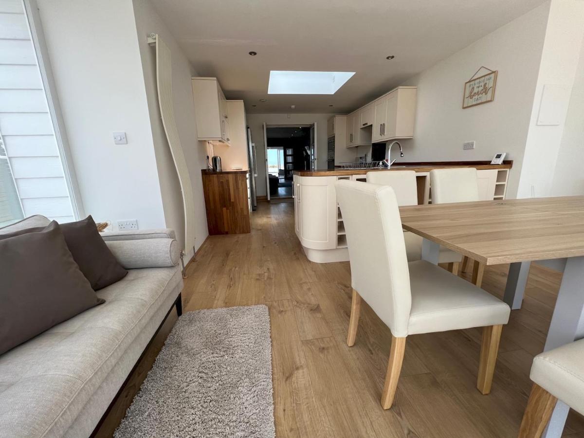 Pass The Keys Fabulous Beach Front Holiday Location Lydd ภายนอก รูปภาพ