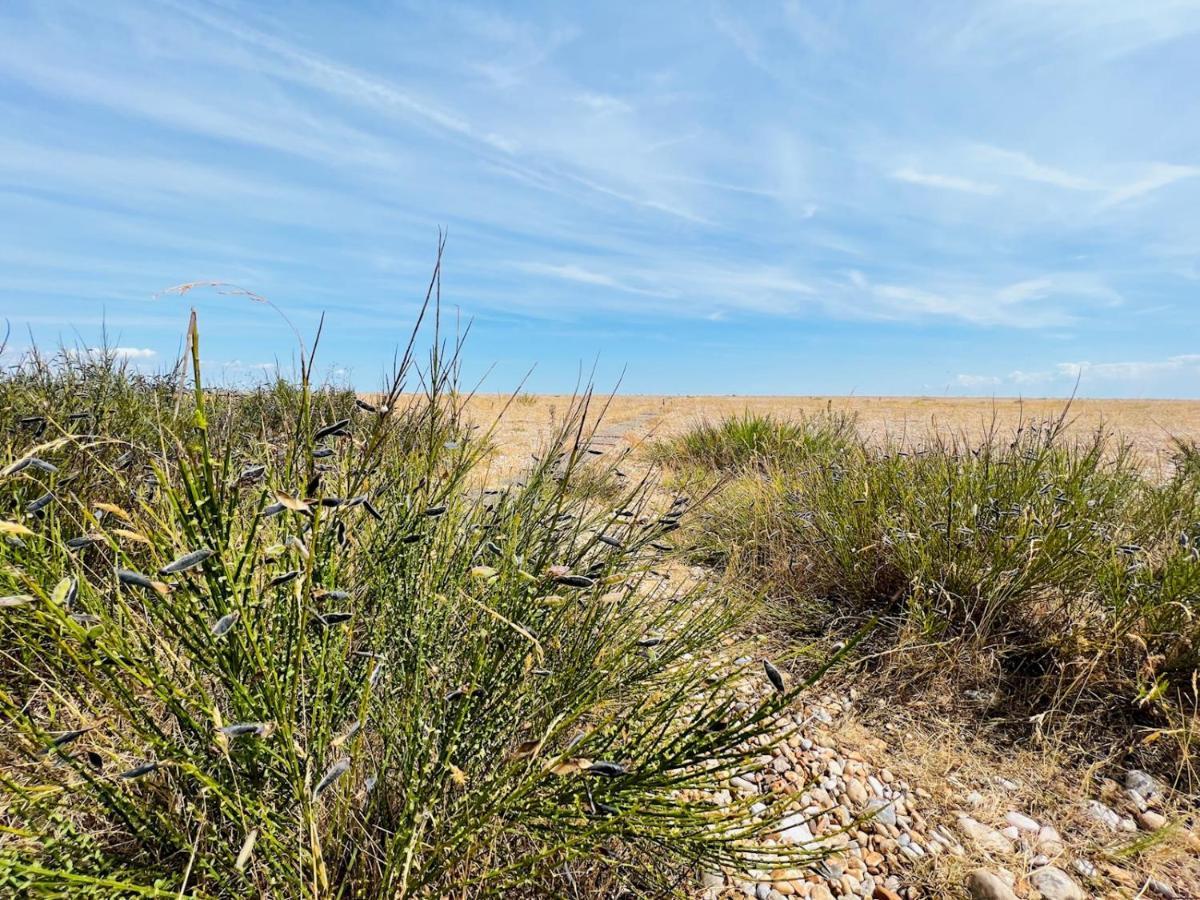Pass The Keys Fabulous Beach Front Holiday Location Lydd ภายนอก รูปภาพ