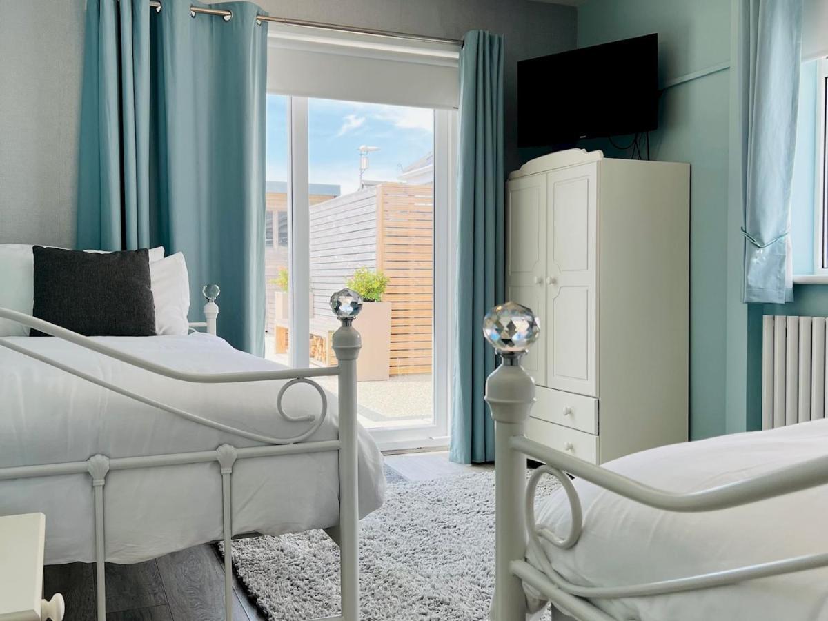 Pass The Keys Fabulous Beach Front Holiday Location Lydd ภายนอก รูปภาพ