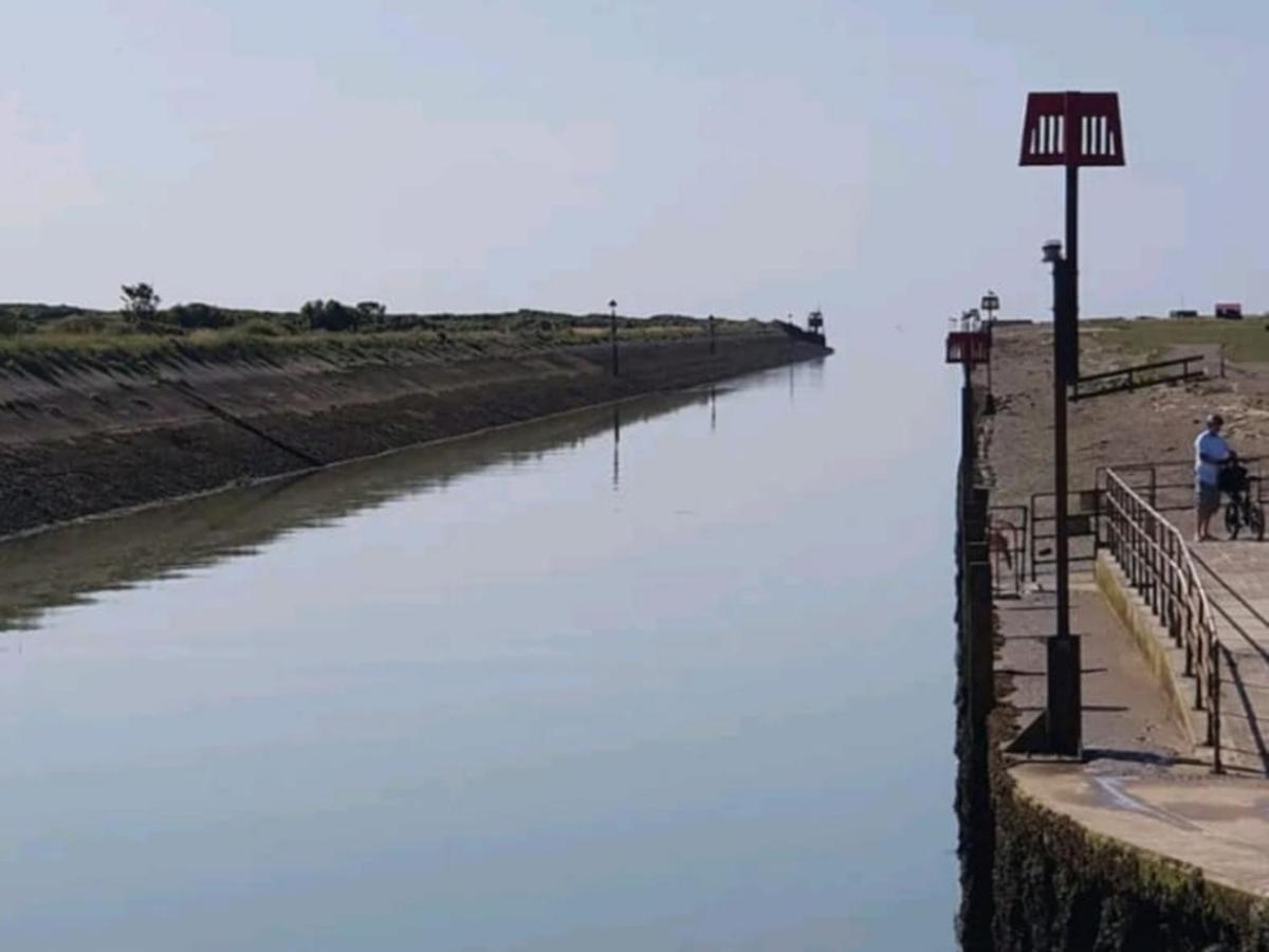 Pass The Keys Fabulous Beach Front Holiday Location Lydd ภายนอก รูปภาพ