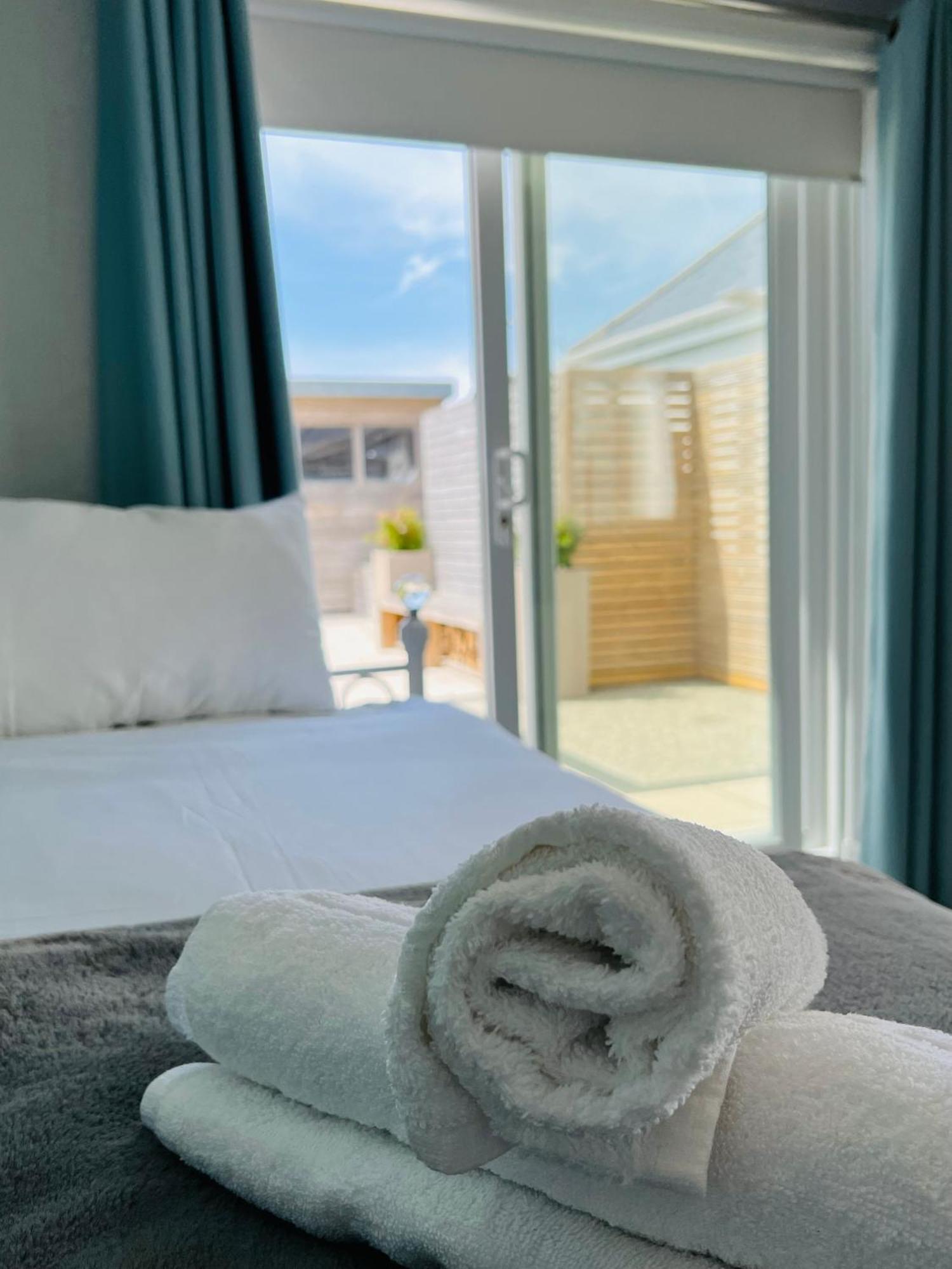 Pass The Keys Fabulous Beach Front Holiday Location Lydd ภายนอก รูปภาพ